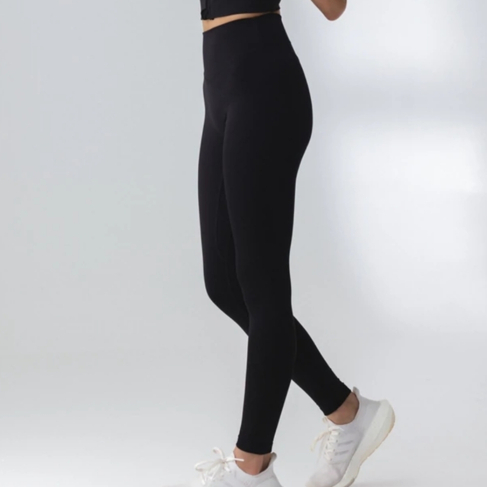 BALANCE ATHLETICA Black Tenacity Legging - L